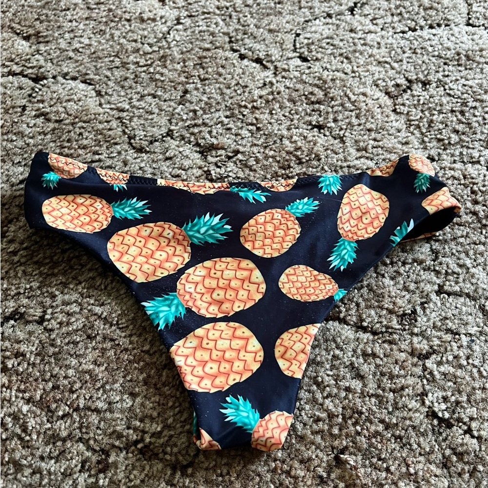 Pineapple Bathing suit bottoms. M / S